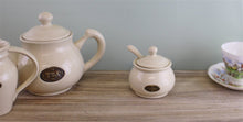 Lade das Bild in den Galerie-Viewer, Country Cottage Cream Ceramic Sugar Bowl With Lid &amp; Spoon
