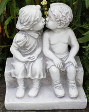 Cargar imagen en el visor de la galería, Stone effect First Kiss statue
